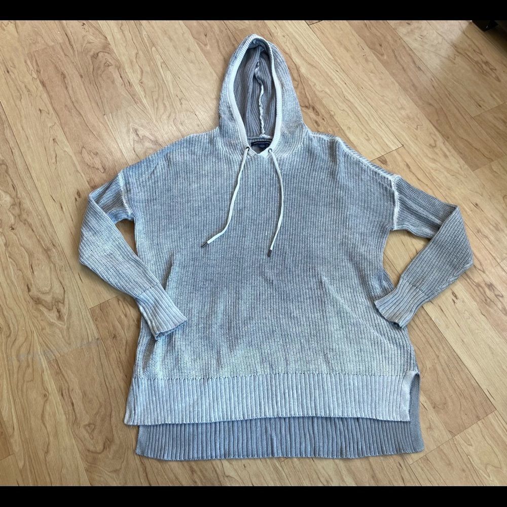 American Eagle grey hooded sweater